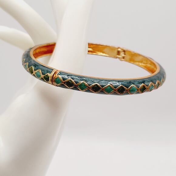 Vintage Green Enamel & Gold Tone Hinged Bangle Bracelet, 7¼” Inner Circumference - Picture 3 of 7